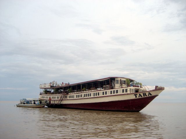 attraction-How to get to Phnom Penh Boat.jpg